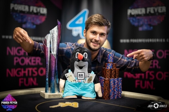 Mateusz Dziewonski vítězí v letním Main Eventu Poker Fever Series s odměnou 830 800 Kč